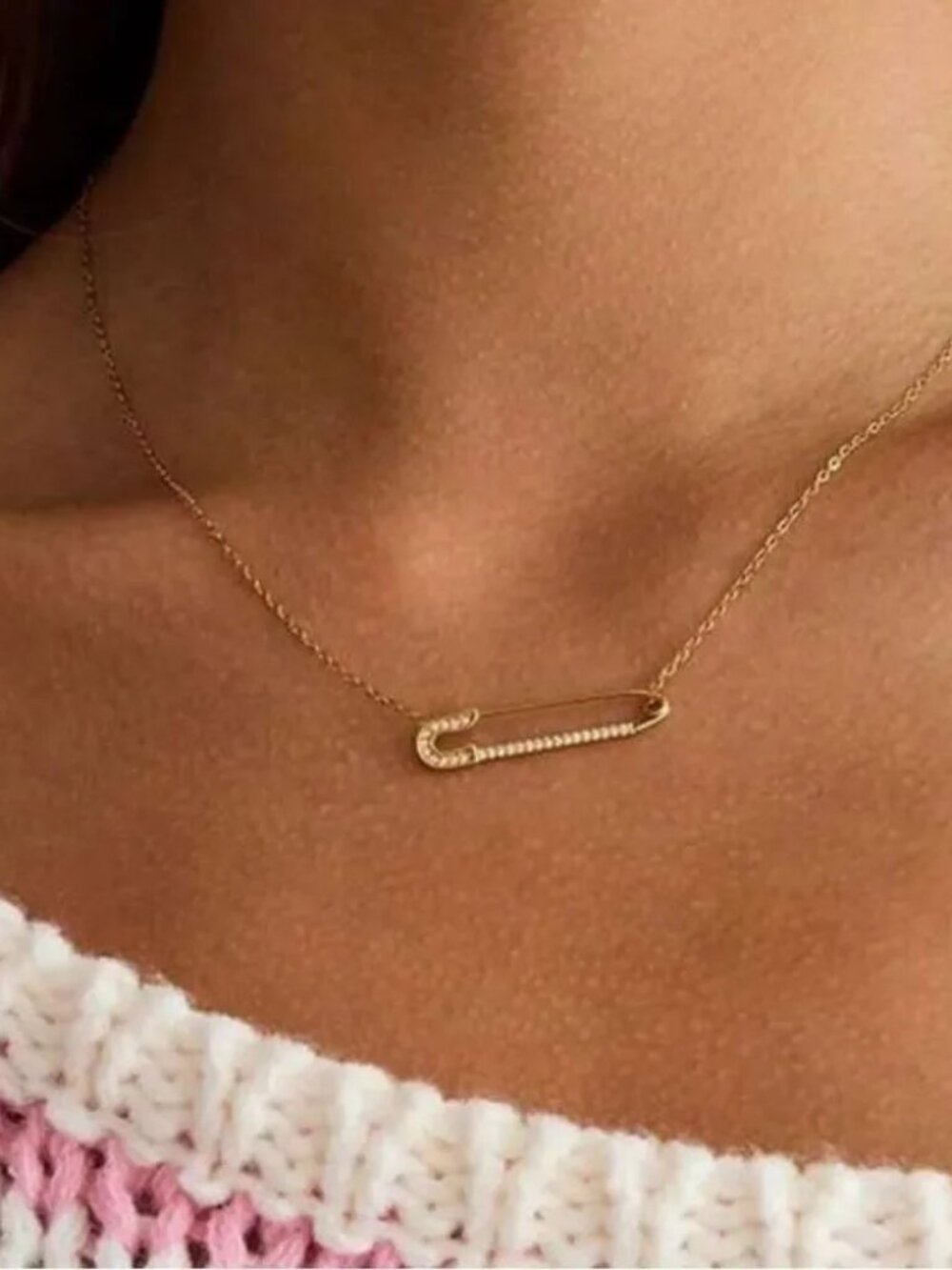 Gold Safety Pin Necklace Q611